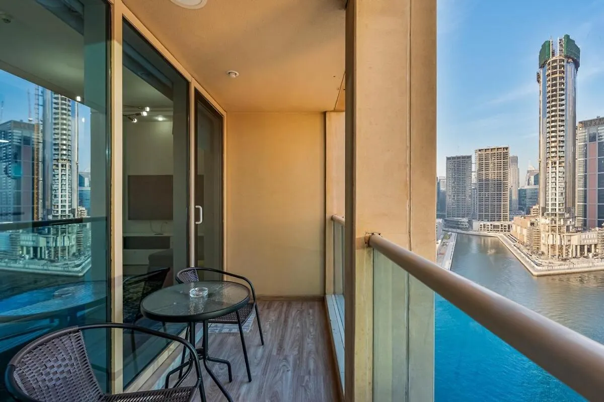 Apartment Lux 1 Bedroom Getaway With Stunning Views, Pool And Gym Dubai