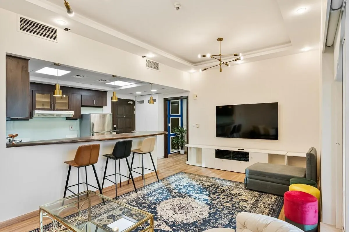 Apartment Lux 1 Bedroom Getaway With Stunning Views, Pool And Gym Dubai