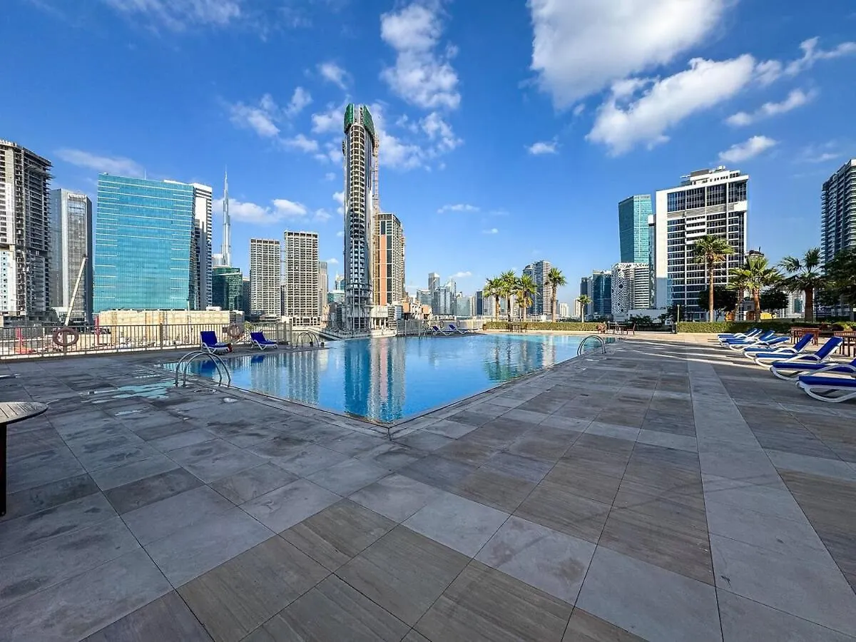 Apartment Lux 1 Bedroom Getaway With Stunning Views, Pool And Gym Dubai