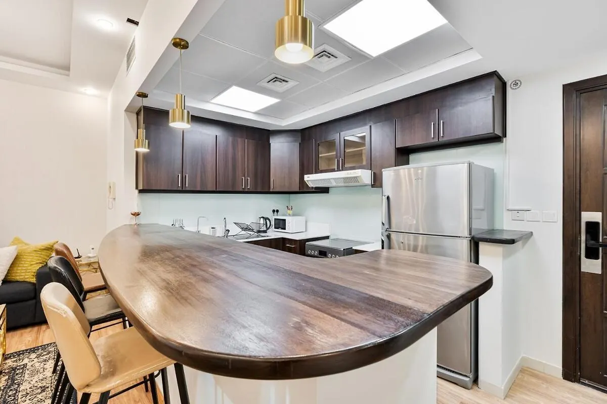 Lux 1 Bedroom Getaway With Stunning Views, Pool And Gym Dubai Apartment